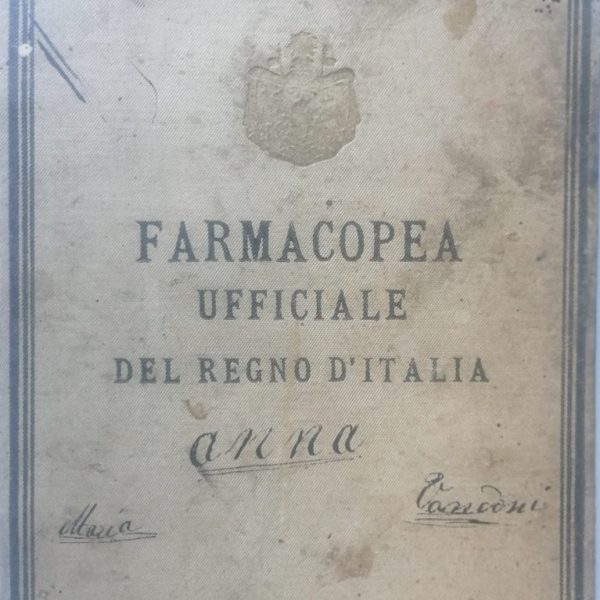 COLLEZIONE DI ANTICHI OGGETTI DA FARMACIA